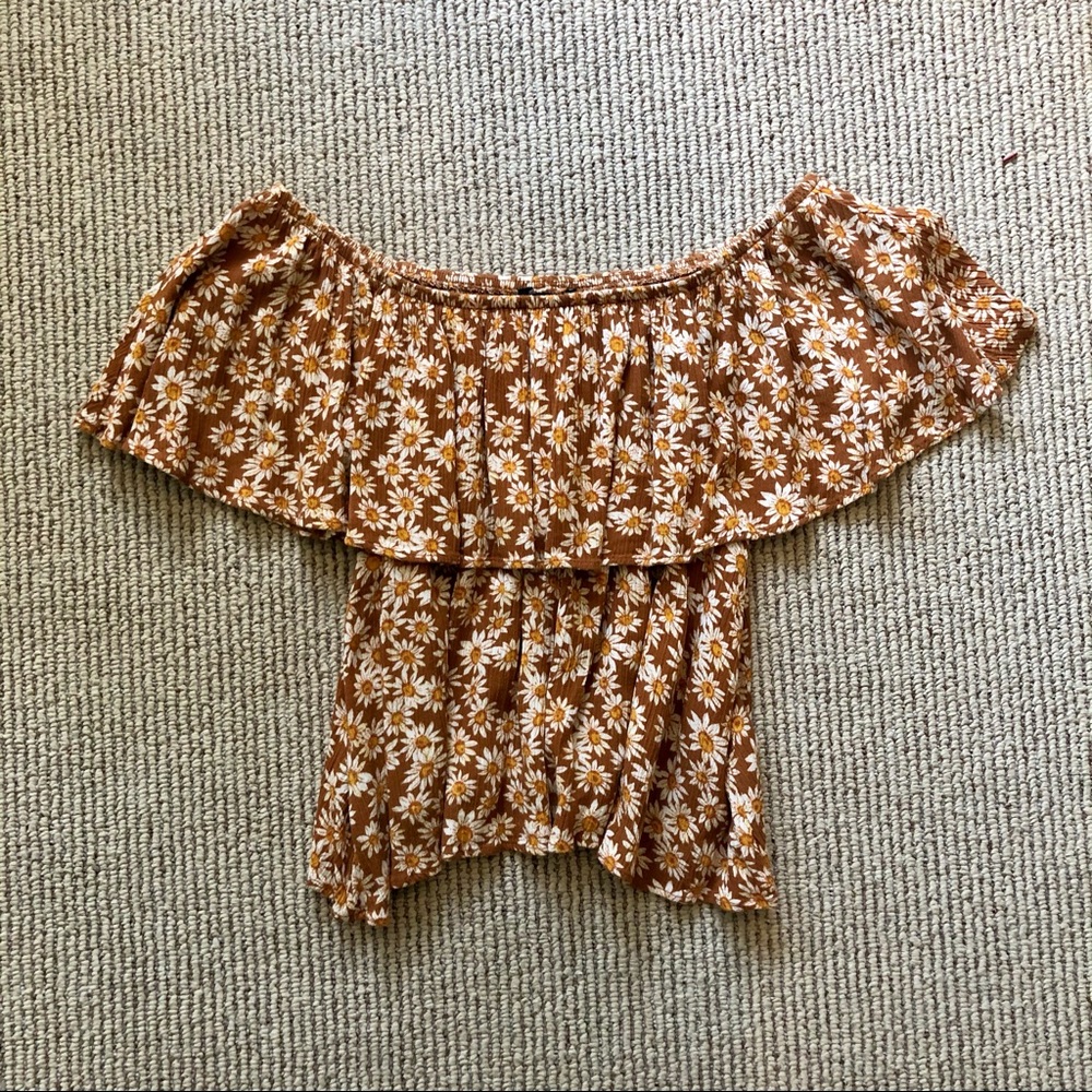 Forever 21 Off The Shoulders Daisy Crop Top